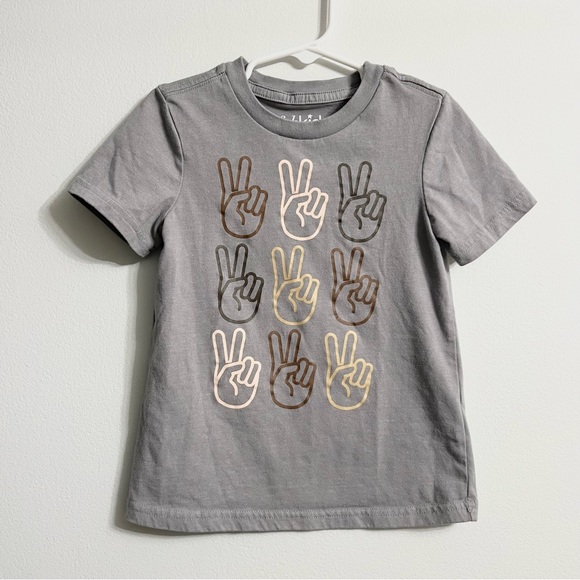 FabKids Peace Sign Multiethnic Hands over Dark Gray Short Sleeve Tee XS 4-5 Yrs - Picture 3 of 5
